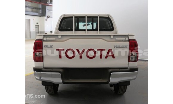 Acheter Import Voiture Toyota Hilux Blanc à Import - Dubai, Iles Acheter Import Voiture Toyota Hilux Blanc à Import - Dubai, Iles