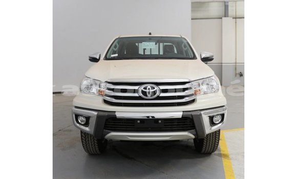 Buy Import Toyota Hilux White Car in Import - Dubai in Iles