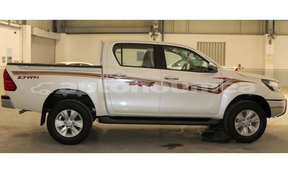 Acheter Import Voiture Toyota Hilux Blanc à Import - Dubai, Iles Acheter Import Voiture Toyota Hilux Blanc à Import - Dubai, Iles