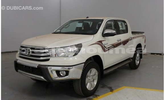 Acheter Import Voiture Toyota Hilux Blanc à Import - Dubai, Iles Acheter Import Voiture Toyota Hilux Blanc à Import - Dubai, Iles