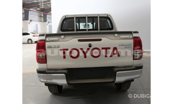 Acheter Import Voiture Toyota Hilux Blanc à Import - Dubai, Iles Acheter Import Voiture Toyota Hilux Blanc à Import - Dubai, Iles