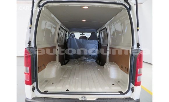 Buy Import Toyota Hiace White Car in Import - Dubai in Iles Buy Import Toyota Hiace White Car in Import - Dubai in Iles