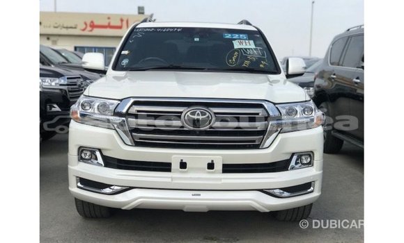 Acheter Import Voiture Toyota Land Cruiser Blanc à Import - Dubai, Iles Acheter Import Voiture Toyota Land Cruiser Blanc à Import - Dubai, Iles