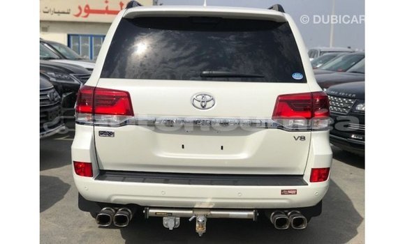 Acheter Import Voiture Toyota Land Cruiser Blanc à Import - Dubai, Iles Acheter Import Voiture Toyota Land Cruiser Blanc à Import - Dubai, Iles