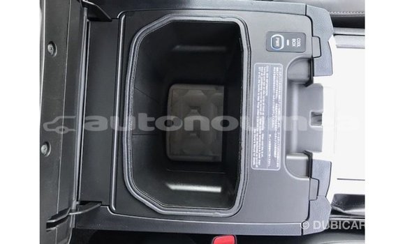 Acheter Import Voiture Toyota Land Cruiser Blanc à Import - Dubai, Iles Acheter Import Voiture Toyota Land Cruiser Blanc à Import - Dubai, Iles