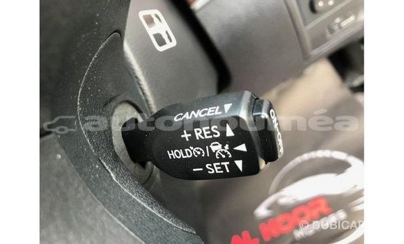 Acheter Import Voiture Toyota Land Cruiser Blanc à Import - Dubai, Iles Acheter Import Voiture Toyota Land Cruiser Blanc à Import - Dubai, Iles