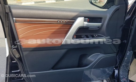 Acheter Import Voiture Toyota Land Cruiser Noir à Import - Dubai, Iles Acheter Import Voiture Toyota Land Cruiser Noir à Import - Dubai, Iles