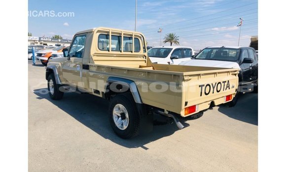 Buy Import Toyota Land Cruiser Beige Car in Import - Dubai in Iles Buy Import Toyota Land Cruiser Beige Car in Import - Dubai in Iles