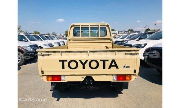 Buy Import Toyota Land Cruiser Beige Car in Import - Dubai in Iles Buy Import Toyota Land Cruiser Beige Car in Import - Dubai in Iles
