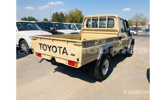 Buy Import Toyota Land Cruiser Beige Car in Import - Dubai in Iles Buy Import Toyota Land Cruiser Beige Car in Import - Dubai in Iles