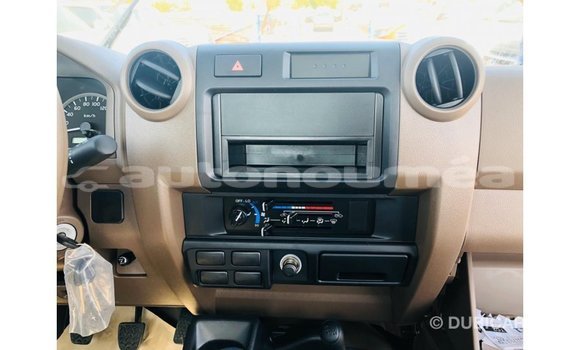 Buy Import Toyota Land Cruiser Beige Car in Import - Dubai in Iles Buy Import Toyota Land Cruiser Beige Car in Import - Dubai in Iles