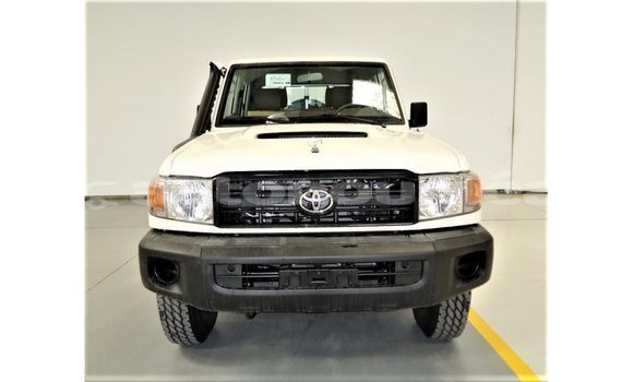 Buy Import Toyota Land Cruiser White Car in Import - Dubai in Iles Buy Import Toyota Land Cruiser White Car in Import - Dubai in Iles