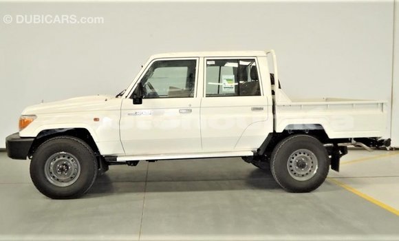 Buy Import Toyota Land Cruiser White Car in Import - Dubai in Iles Buy Import Toyota Land Cruiser White Car in Import - Dubai in Iles