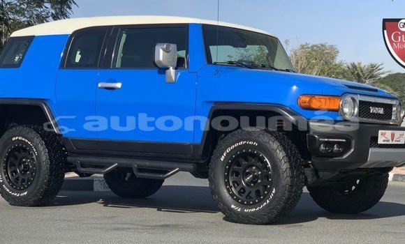 Acheter Import Voiture Toyota FJ Cruiser Bleu à Import - Dubai, Iles Acheter Import Voiture Toyota FJ Cruiser Bleu à Import - Dubai, Iles