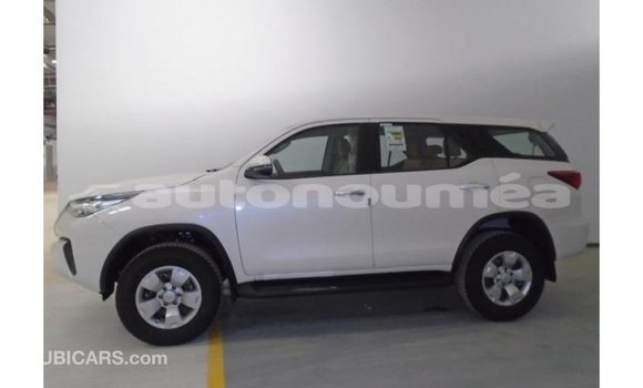 Acheter Import Voiture Toyota Fortuner Blanc à Import - Dubai, Iles Acheter Import Voiture Toyota Fortuner Blanc à Import - Dubai, Iles