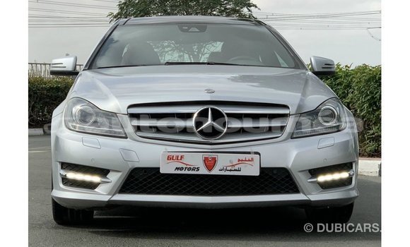 Buy Import Mercedes-Benz 190 Other Car in Import - Dubai in Iles Buy Import Mercedes-Benz 190 Other Car in Import - Dubai in Iles
