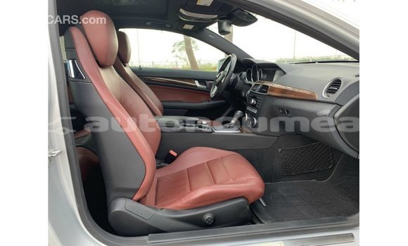 Buy Import Mercedes-Benz 190 Other Car in Import - Dubai in Iles Buy Import Mercedes-Benz 190 Other Car in Import - Dubai in Iles