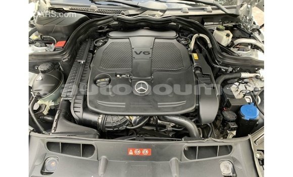 Buy Import Mercedes-Benz 190 Other Car in Import - Dubai in Iles Buy Import Mercedes-Benz 190 Other Car in Import - Dubai in Iles