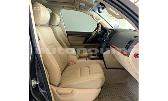 Buy Import Toyota Land Cruiser Other Car in Import - Dubai in Iles Buy Import Toyota Land Cruiser Other Car in Import - Dubai in Iles
