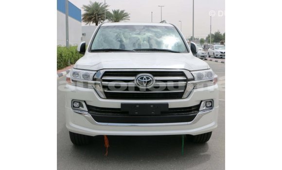 Acheter Import Voiture Toyota Land Cruiser Blanc à Import - Dubai, Iles Acheter Import Voiture Toyota Land Cruiser Blanc à Import - Dubai, Iles