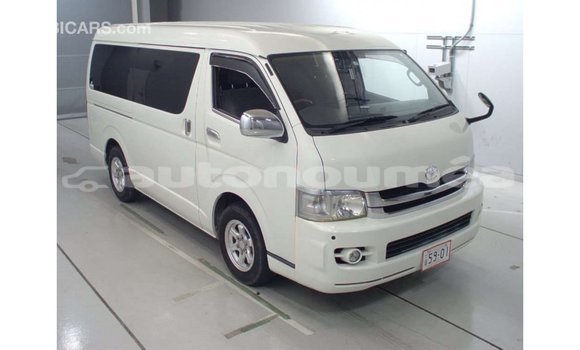 Buy Import Toyota Regius White Car in Import - Dubai in Iles Buy Import Toyota Regius White Car in Import - Dubai in Iles