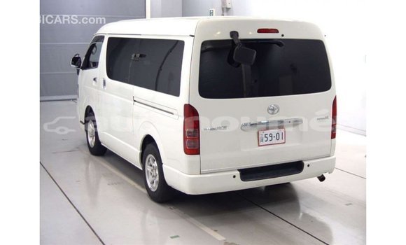 Buy Import Toyota Regius White Car in Import - Dubai in Iles Buy Import Toyota Regius White Car in Import - Dubai in Iles