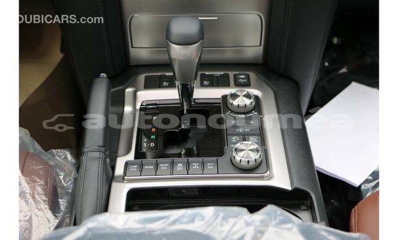 Acheter Import Voiture Toyota Land Cruiser Blanc à Import - Dubai, Iles Acheter Import Voiture Toyota Land Cruiser Blanc à Import - Dubai, Iles