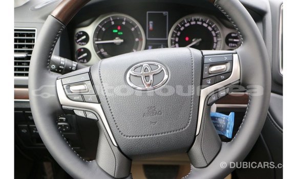 Acheter Import Voiture Toyota Land Cruiser Blanc à Import - Dubai, Iles Acheter Import Voiture Toyota Land Cruiser Blanc à Import - Dubai, Iles