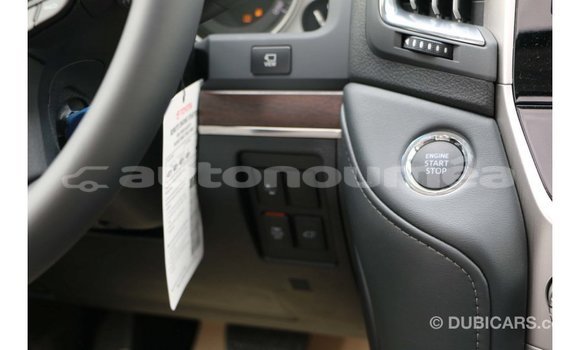 Acheter Import Voiture Toyota Land Cruiser Blanc à Import - Dubai, Iles Acheter Import Voiture Toyota Land Cruiser Blanc à Import - Dubai, Iles