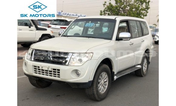 Medium with watermark mitsubishi pajero iles import dubai 4082