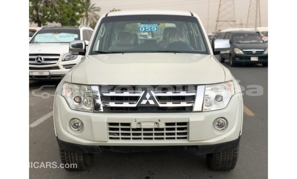 Acheter Import Voiture Mitsubishi Pajero Blanc à Import - Dubai, Iles Acheter Import Voiture Mitsubishi Pajero Blanc à Import - Dubai, Iles