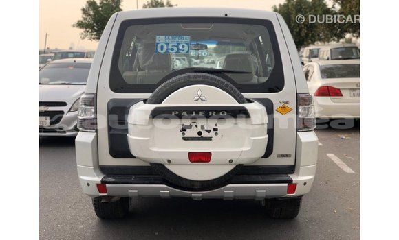 Acheter Import Voiture Mitsubishi Pajero Blanc à Import - Dubai, Iles Acheter Import Voiture Mitsubishi Pajero Blanc à Import - Dubai, Iles