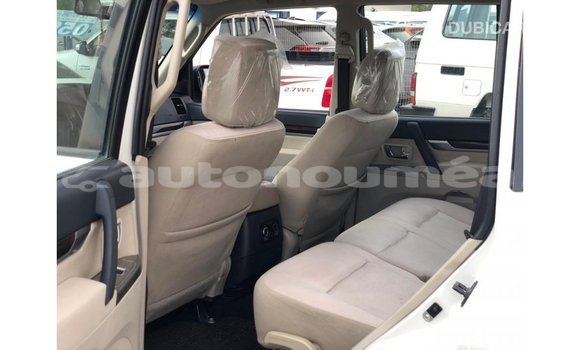 Acheter Import Voiture Mitsubishi Pajero Blanc à Import - Dubai, Iles Acheter Import Voiture Mitsubishi Pajero Blanc à Import - Dubai, Iles