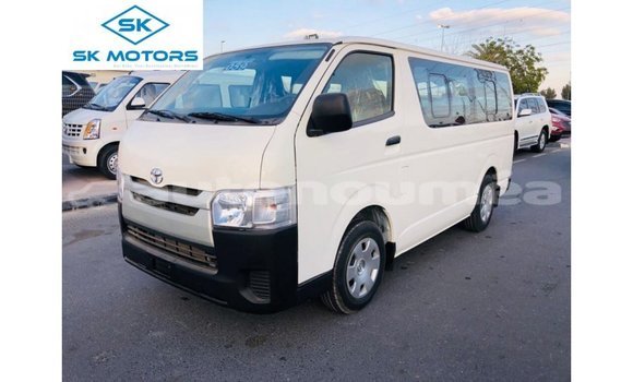 Buy Import Toyota Hiace White Car in Import - Dubai in Iles