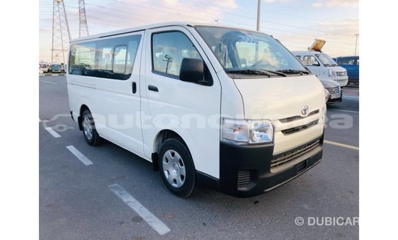 Acheter Import Voiture Toyota Hiace Blanc à Import - Dubai, Iles Acheter Import Voiture Toyota Hiace Blanc à Import - Dubai, Iles