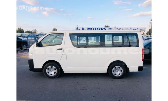 Acheter Import Voiture Toyota Hiace Blanc à Import - Dubai, Iles Acheter Import Voiture Toyota Hiace Blanc à Import - Dubai, Iles