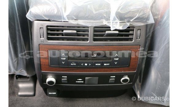 Acheter Import Voiture Toyota Land Cruiser Blanc à Import - Dubai, Iles Acheter Import Voiture Toyota Land Cruiser Blanc à Import - Dubai, Iles