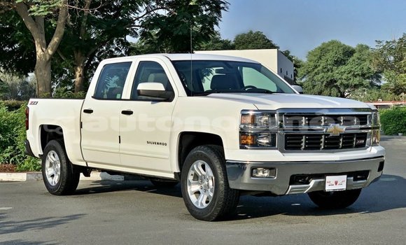 Buy Import Chevrolet Silverado White Car in Import - Dubai in Iles Buy Import Chevrolet Silverado White Car in Import - Dubai in Iles