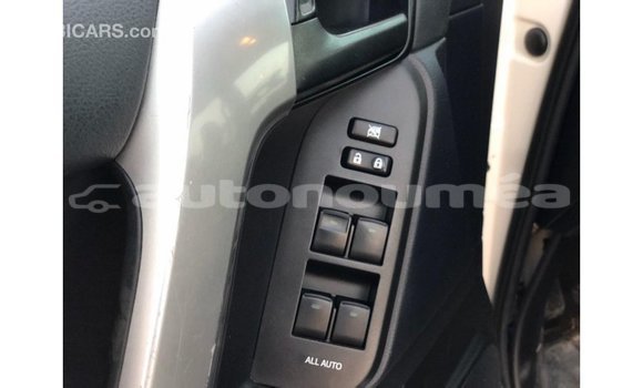 Acheter Import Voiture Toyota Prado Blanc à Import - Dubai, Iles Acheter Import Voiture Toyota Prado Blanc à Import - Dubai, Iles