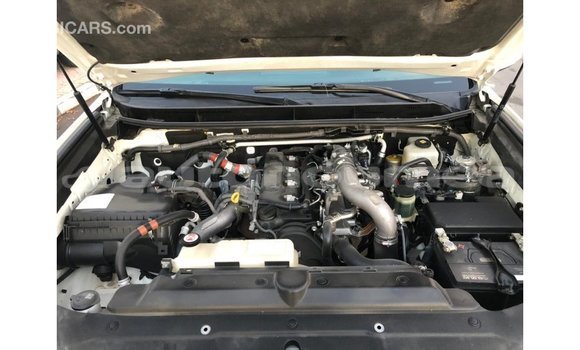 Acheter Import Voiture Toyota Prado Blanc à Import - Dubai, Iles Acheter Import Voiture Toyota Prado Blanc à Import - Dubai, Iles