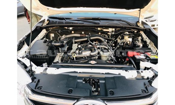 Buy Import Toyota Hilux White Car in Import - Dubai in Iles Buy Import Toyota Hilux White Car in Import - Dubai in Iles