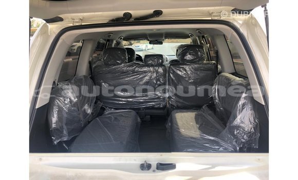 Buy Import Toyota Land Cruiser White Car in Import - Dubai in Iles Buy Import Toyota Land Cruiser White Car in Import - Dubai in Iles