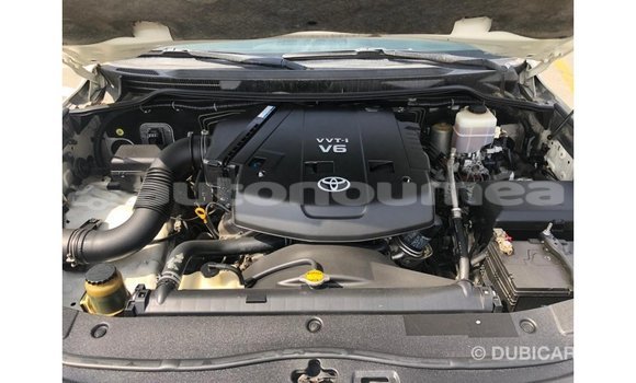 Buy Import Toyota Land Cruiser White Car in Import - Dubai in Iles Buy Import Toyota Land Cruiser White Car in Import - Dubai in Iles