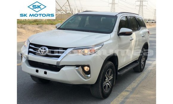 Acheter Import Voiture Toyota Fortuner Blanc à Import - Dubai, Iles Acheter Import Voiture Toyota Fortuner Blanc à Import - Dubai, Iles