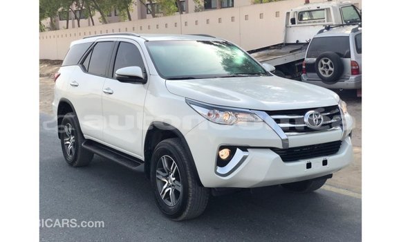 Acheter Import Voiture Toyota Fortuner Blanc à Import - Dubai, Iles Acheter Import Voiture Toyota Fortuner Blanc à Import - Dubai, Iles
