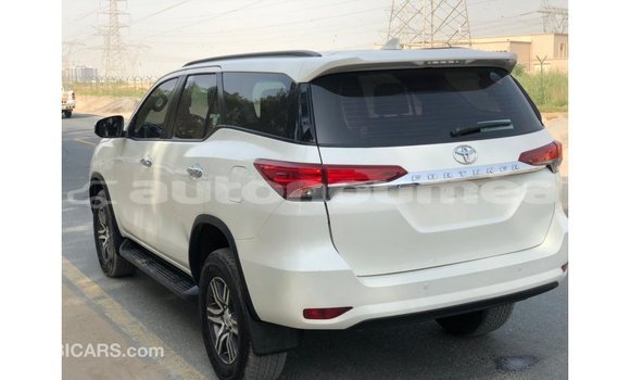 Acheter Import Voiture Toyota Fortuner Blanc à Import - Dubai, Iles Acheter Import Voiture Toyota Fortuner Blanc à Import - Dubai, Iles