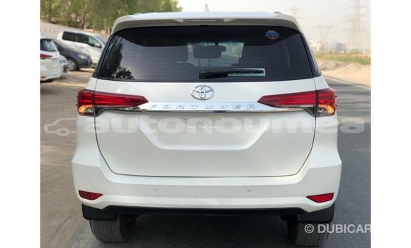 Acheter Import Voiture Toyota Fortuner Blanc à Import - Dubai, Iles Acheter Import Voiture Toyota Fortuner Blanc à Import - Dubai, Iles