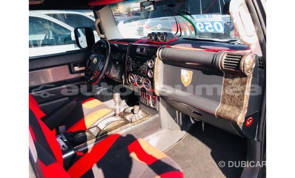 Acheter Import Voiture Toyota FJ Cruiser Noir à Import - Dubai, Iles Acheter Import Voiture Toyota FJ Cruiser Noir à Import - Dubai, Iles