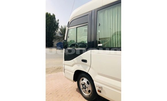 Acheter Import Voiture Toyota Coaster Blanc à Import - Dubai, Iles Acheter Import Voiture Toyota Coaster Blanc à Import - Dubai, Iles