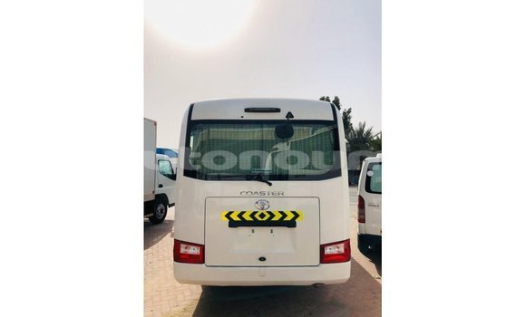 Acheter Import Voiture Toyota Coaster Blanc à Import - Dubai, Iles Acheter Import Voiture Toyota Coaster Blanc à Import - Dubai, Iles